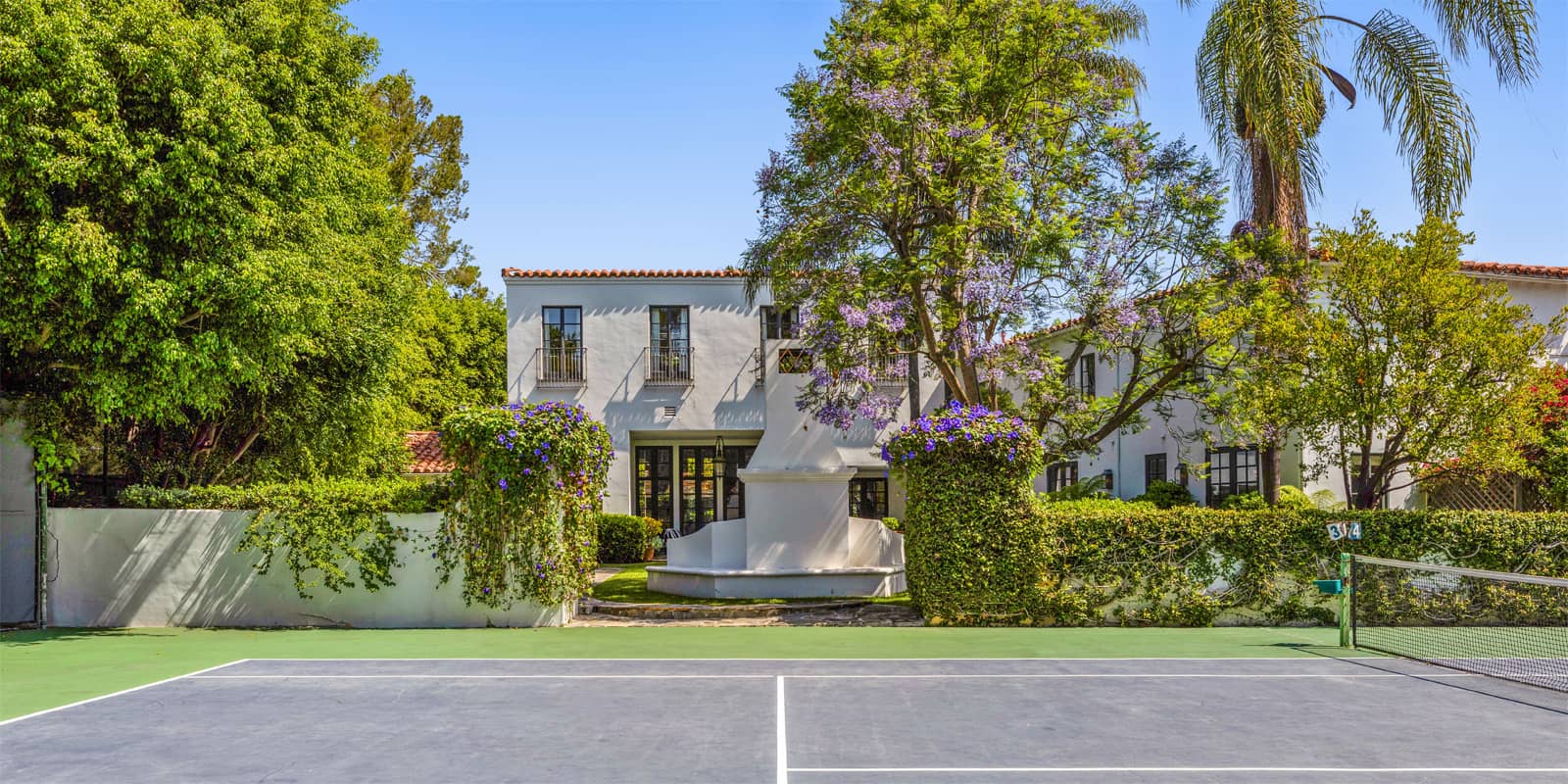 front view of a home in Los Angeles